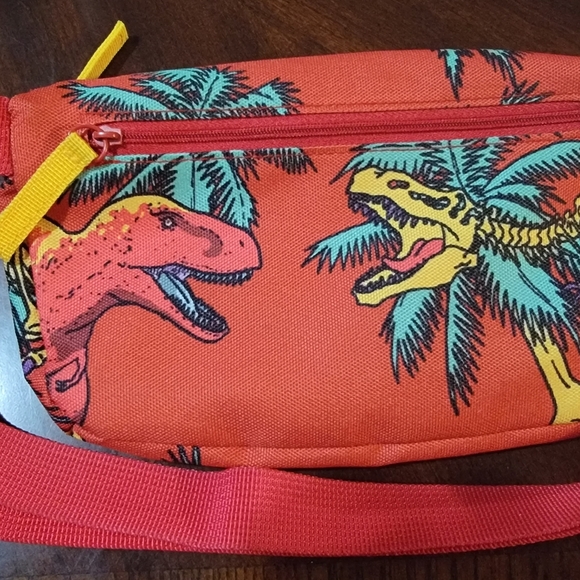 Original J Balvin Fanny Pack from Vibras Tour Dinosaurs - Picture 2 of 4
